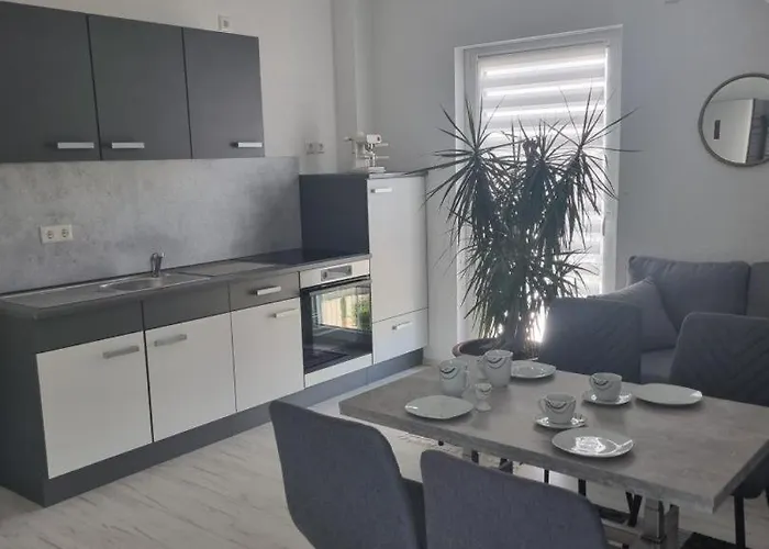 Neu! Maria Buch 内雷斯海姆